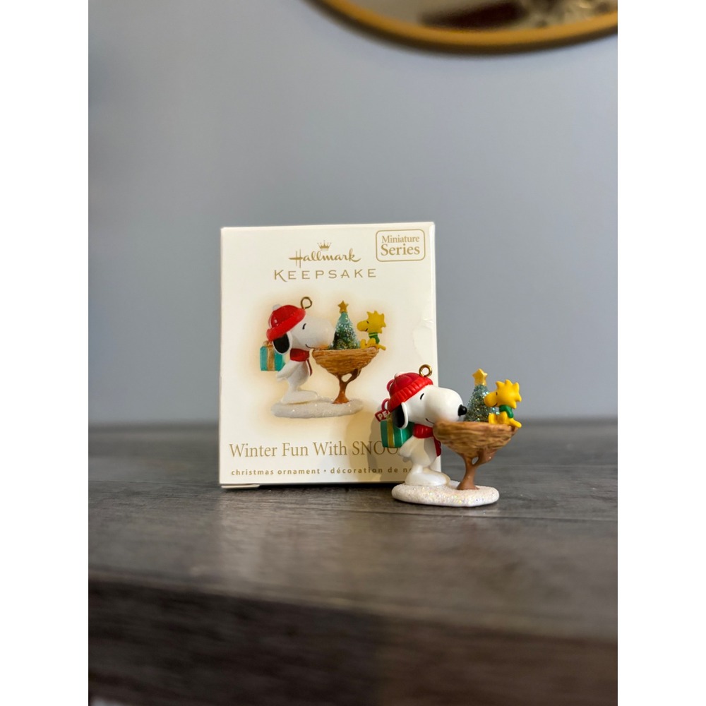 Hallmark Keepsake 2009 Winter Fun With SNOOPY Miniature Series Ornament Peanuts